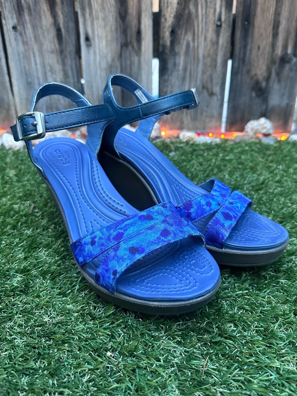 Crocs Leigh II Ankle Strap Wedge Sandal Womens Nautical Navy/ Walnut - Picture 2 of 7